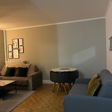 Proche Chateau De Versailles Avec Balcon Vu Sur Une Foret Et Parking Gratuit Pour 5 Personnes Maximum Versalhes Exterior foto