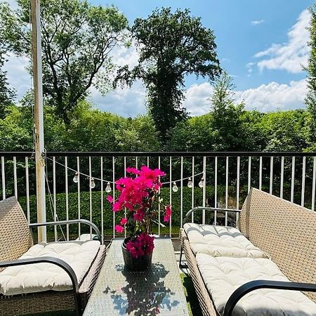Proche Chateau De Versailles Avec Balcon Vu Sur Une Foret Et Parking Gratuit Pour 5 Personnes Maximum Versalhes Exterior foto