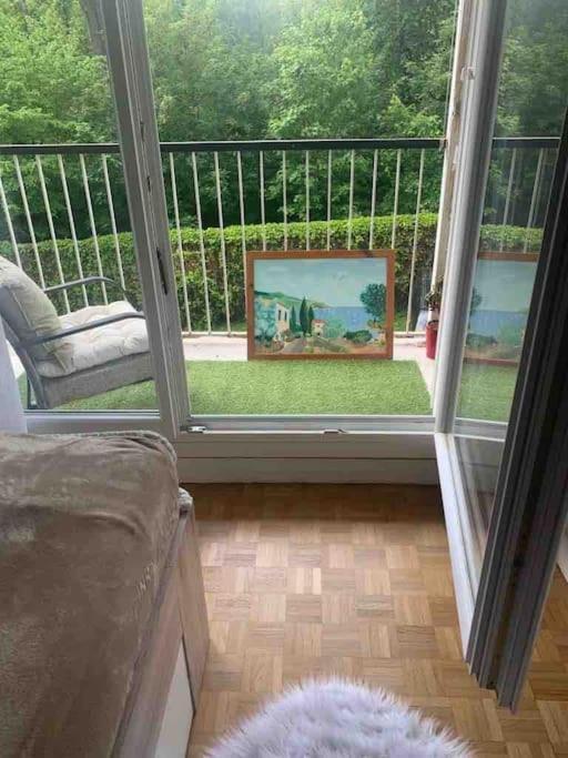 Proche Chateau De Versailles Avec Balcon Vu Sur Une Foret Et Parking Gratuit Pour 5 Personnes Maximum Versalhes Exterior foto