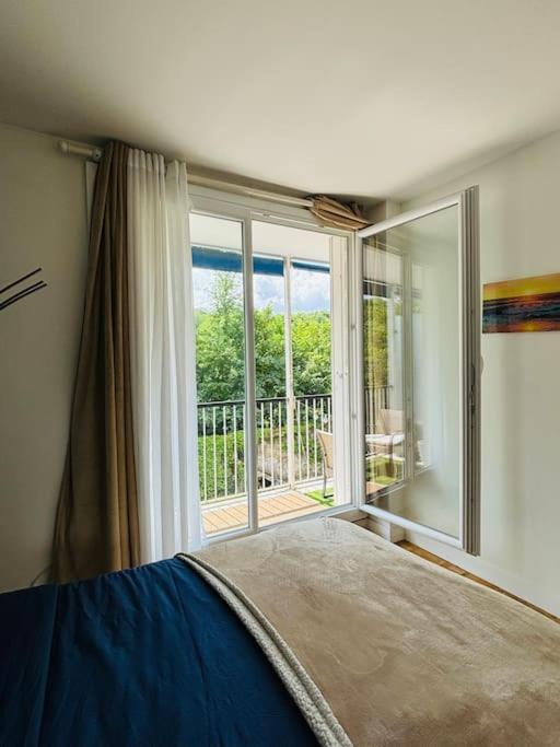 Proche Chateau De Versailles Avec Balcon Vu Sur Une Foret Et Parking Gratuit Pour 5 Personnes Maximum Versalhes Exterior foto