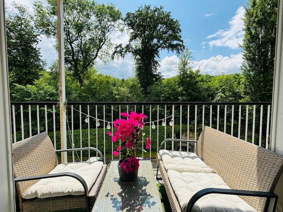 Proche Chateau De Versailles Avec Balcon Vu Sur Une Foret Et Parking Gratuit Pour 5 Personnes Maximum Versalhes Exterior foto