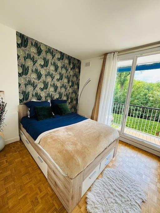 Proche Chateau De Versailles Avec Balcon Vu Sur Une Foret Et Parking Gratuit Pour 5 Personnes Maximum Versalhes Exterior foto